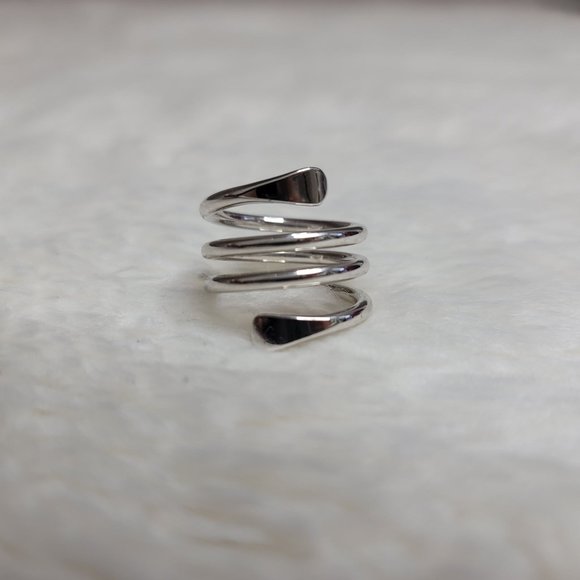 Ring Twirled Design - Picture 3 of 7